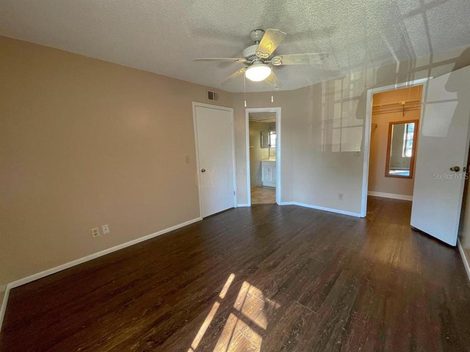 For Sale: $130,000 (1 beds, 1 baths, 708 Square Feet)