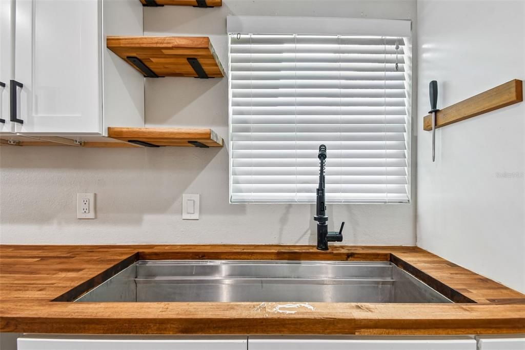 For Sale: $309,900 (4 beds, 2 baths, 1300 Square Feet)