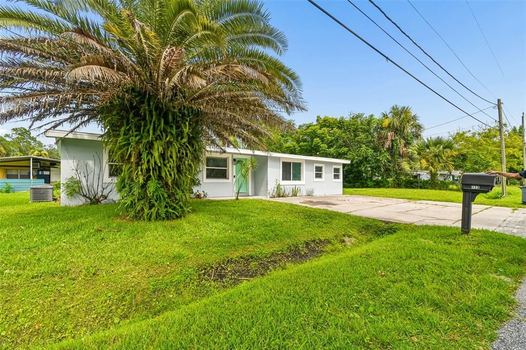 For Sale: $309,900 (4 beds, 2 baths, 1300 Square Feet)