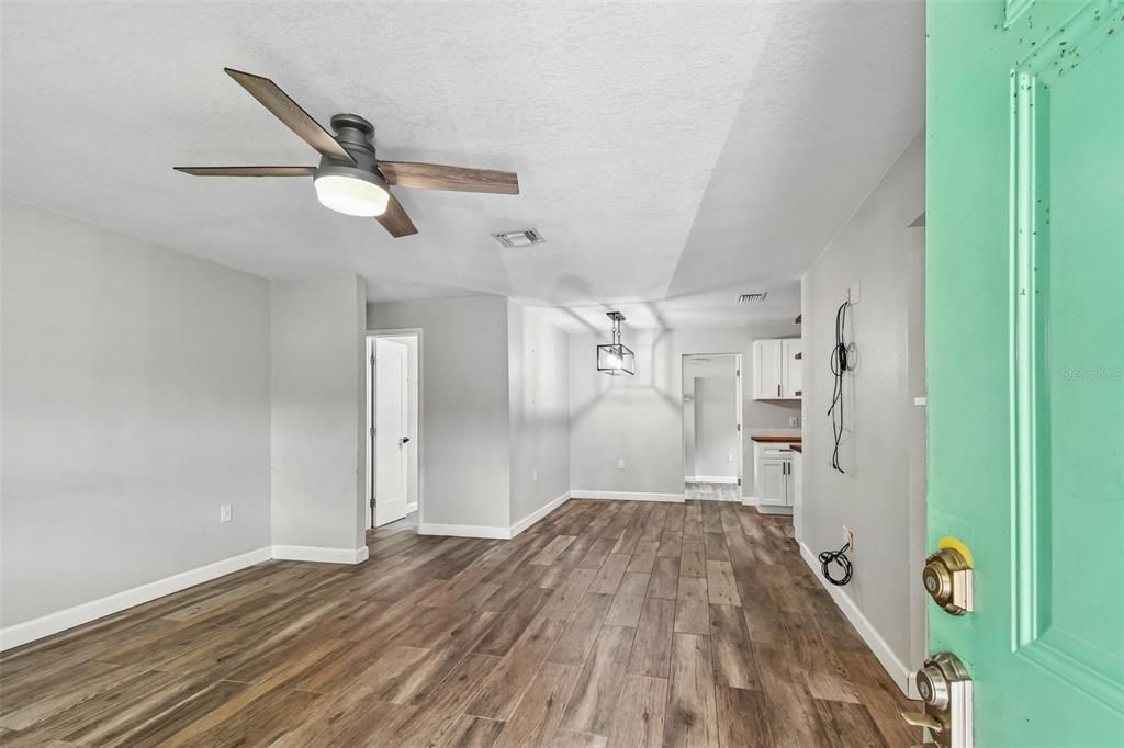 For Sale: $309,900 (4 beds, 2 baths, 1300 Square Feet)
