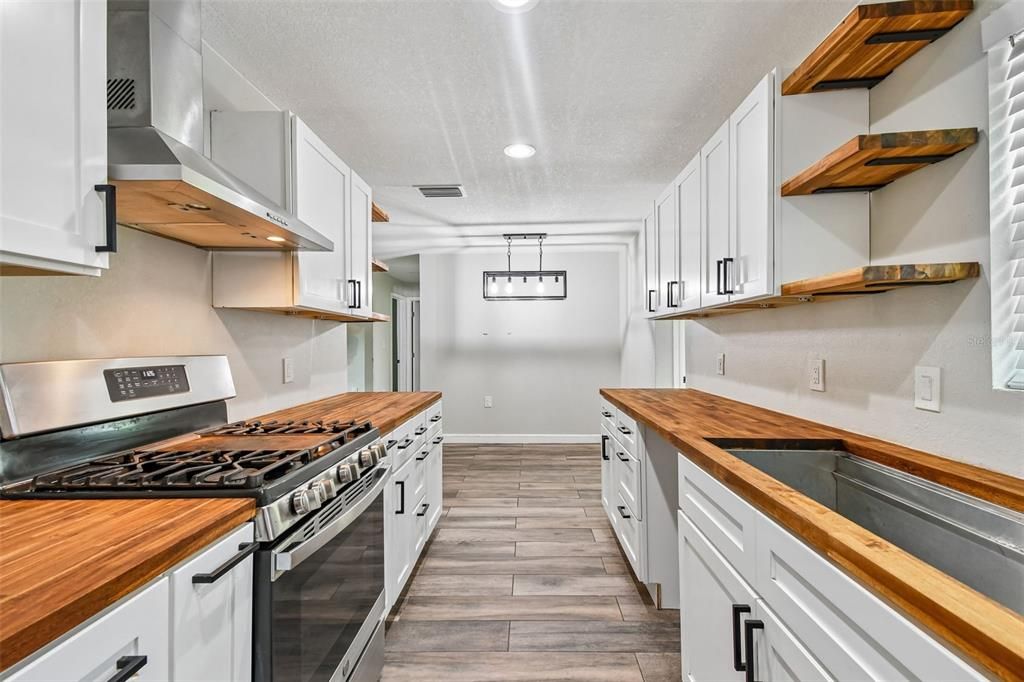 For Sale: $309,900 (4 beds, 2 baths, 1300 Square Feet)
