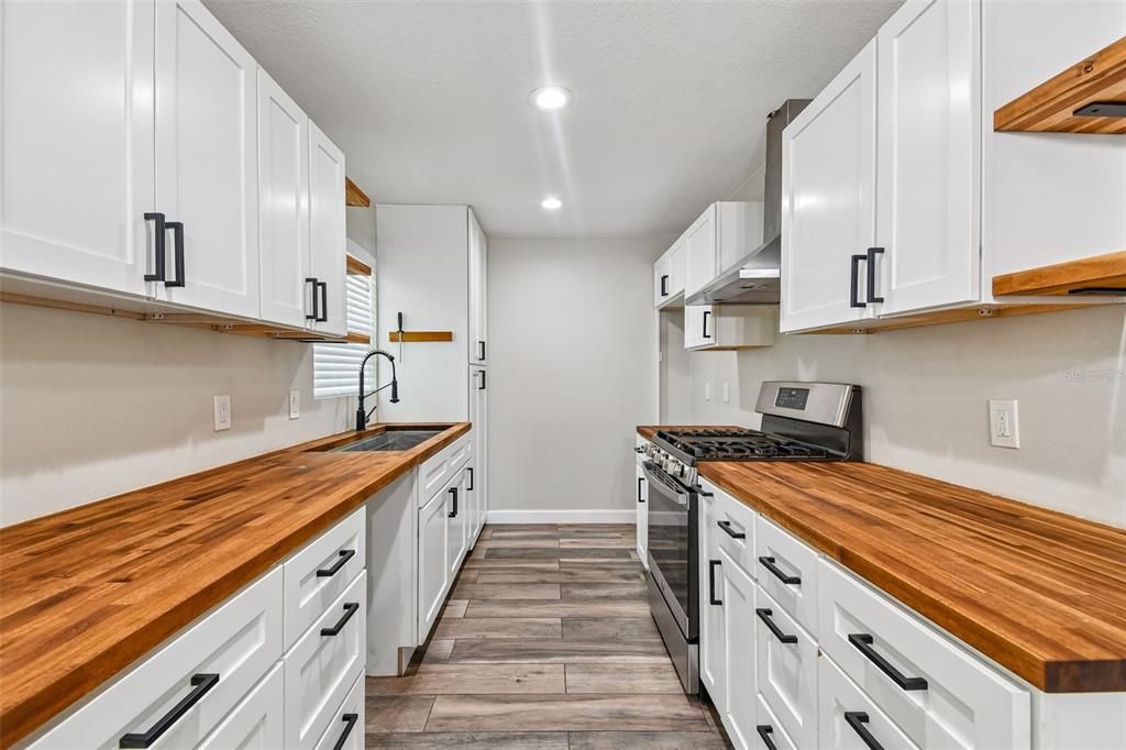 For Sale: $309,900 (4 beds, 2 baths, 1300 Square Feet)