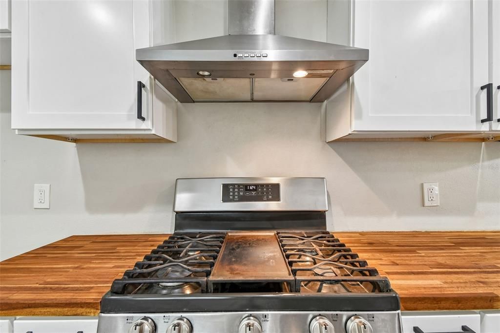 For Sale: $309,900 (4 beds, 2 baths, 1300 Square Feet)