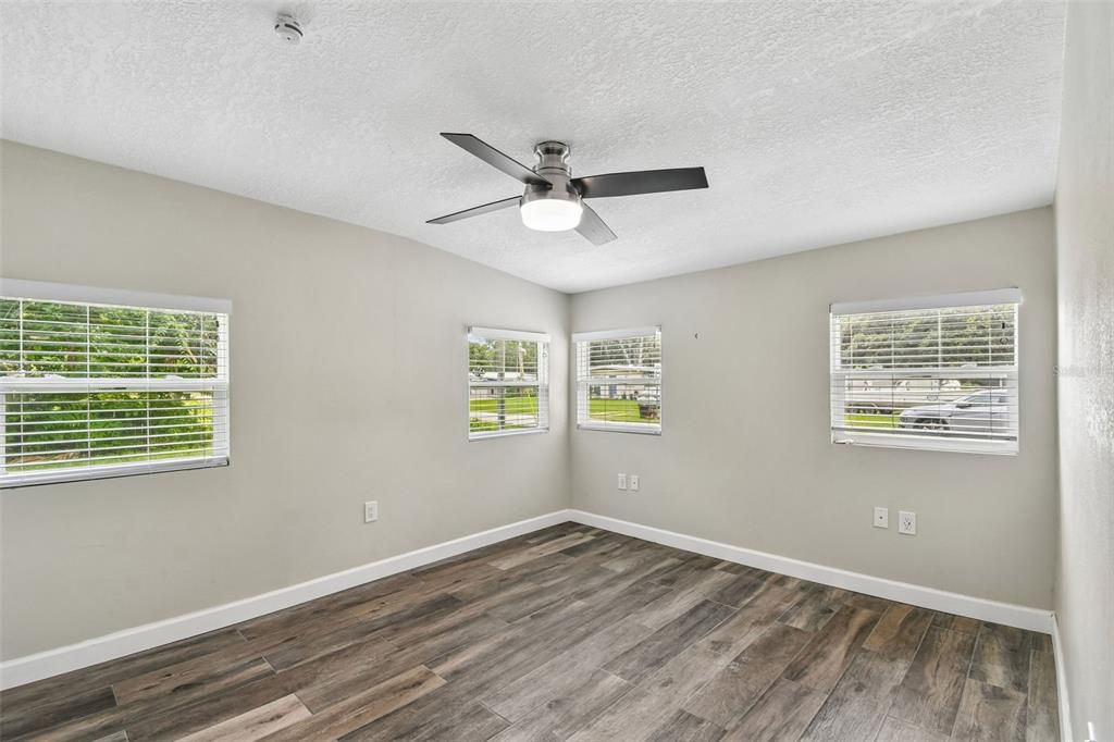 For Sale: $309,900 (4 beds, 2 baths, 1300 Square Feet)
