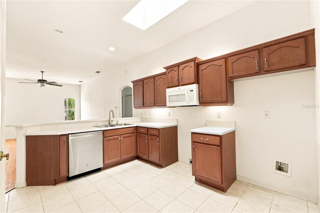 En Venta: $345,900 (3 camas, 2 baños, 1935 Pies cuadrados)