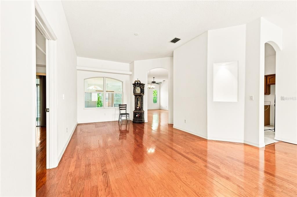 En Venta: $345,900 (3 camas, 2 baños, 1935 Pies cuadrados)