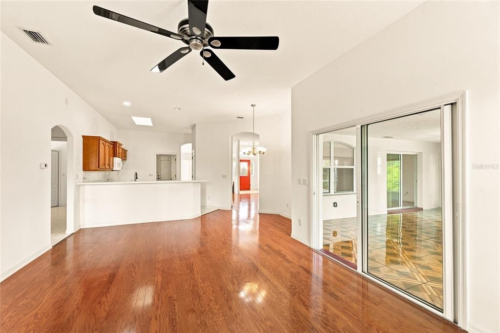 En Venta: $345,900 (3 camas, 2 baños, 1935 Pies cuadrados)