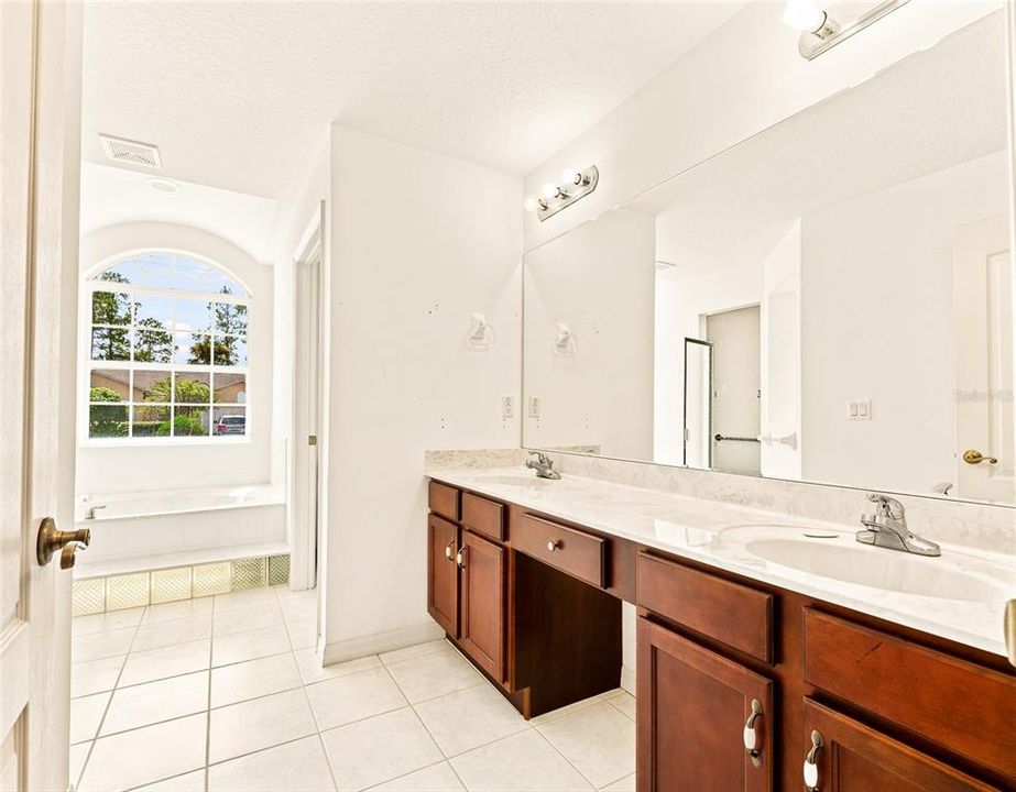 En Venta: $345,900 (3 camas, 2 baños, 1935 Pies cuadrados)