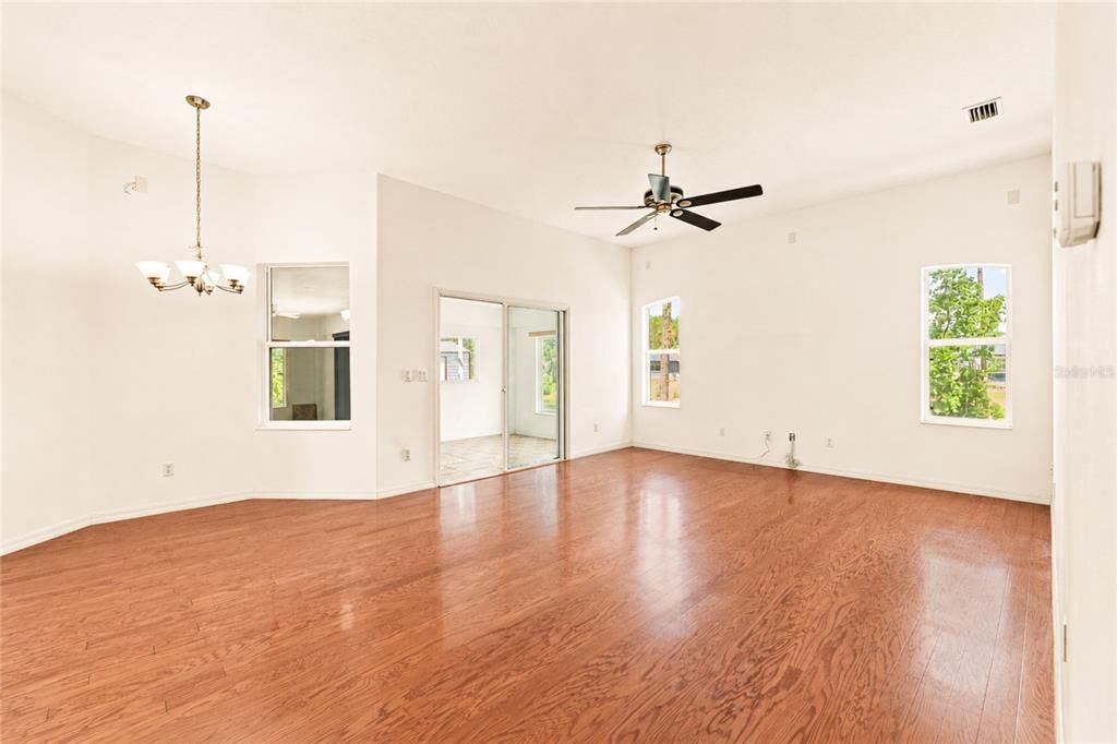 En Venta: $345,900 (3 camas, 2 baños, 1935 Pies cuadrados)
