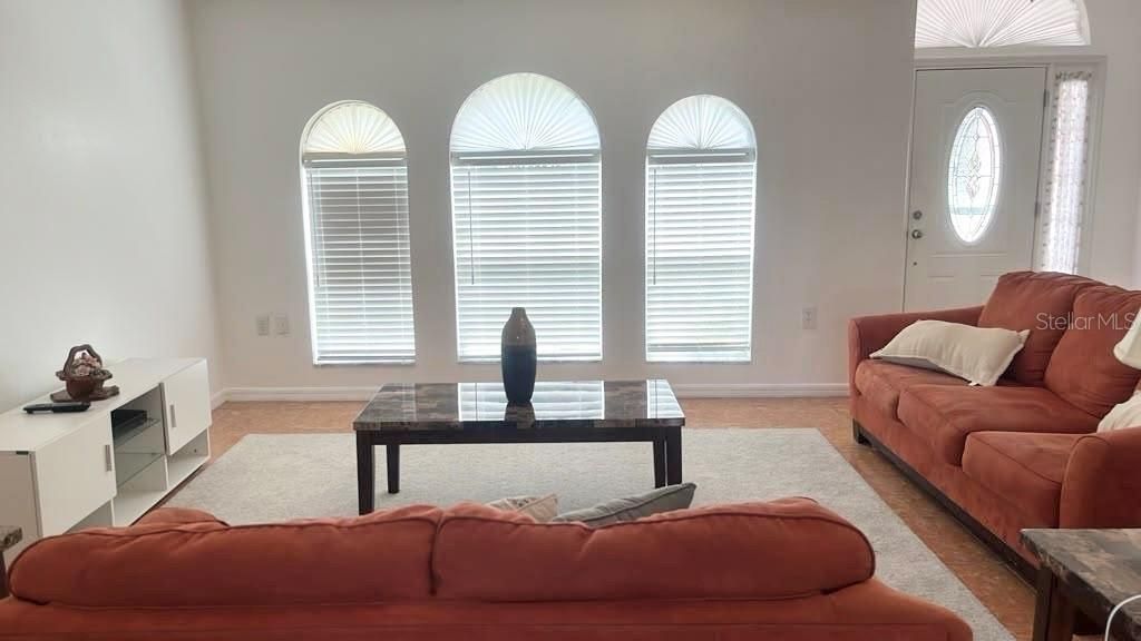 En Venta: $309,000 (3 camas, 2 baños, 1730 Pies cuadrados)