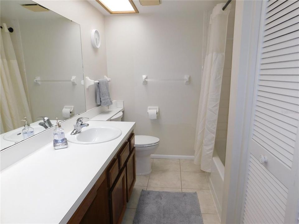 For Rent: $1,900 (2 beds, 2 baths, 924 Square Feet)
