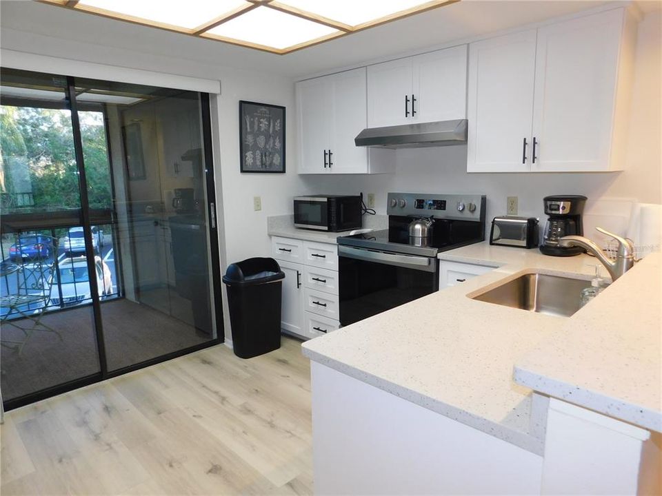 For Rent: $1,900 (2 beds, 2 baths, 924 Square Feet)