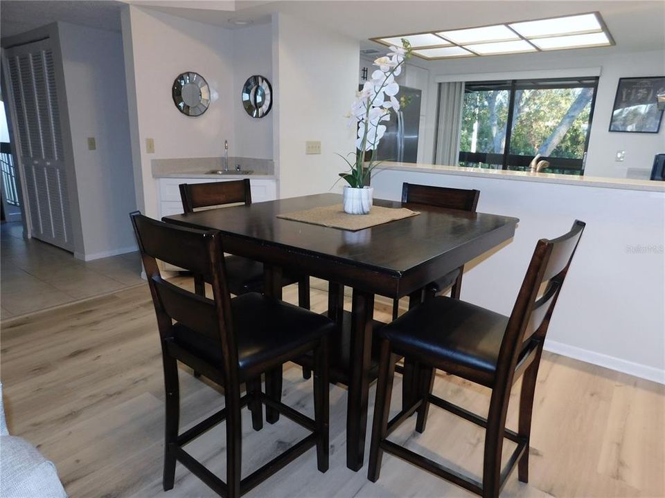 For Rent: $1,900 (2 beds, 2 baths, 924 Square Feet)