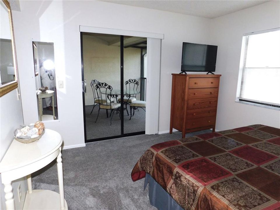 For Rent: $1,900 (2 beds, 2 baths, 924 Square Feet)