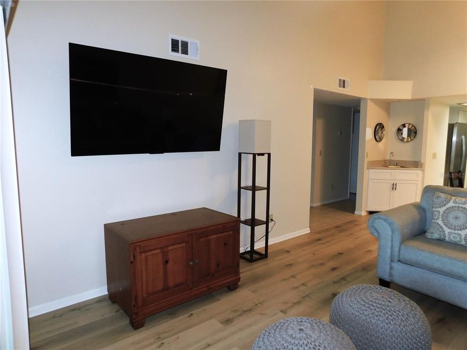 For Rent: $1,900 (2 beds, 2 baths, 924 Square Feet)