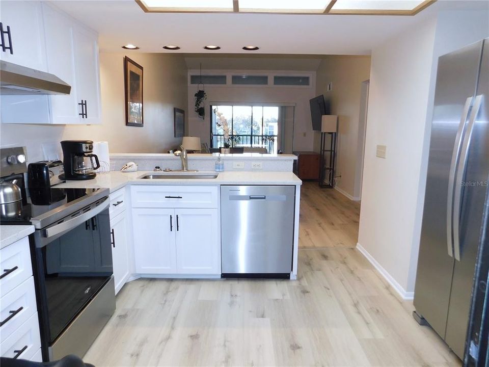 For Rent: $1,900 (2 beds, 2 baths, 924 Square Feet)