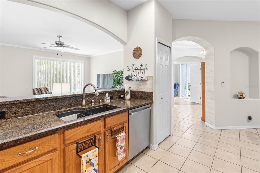 For Sale: $379,900 (3 beds, 3 baths, 1846 Square Feet)