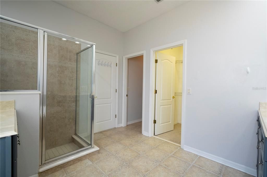 For Rent: $3,100 (4 beds, 2 baths, 2460 Square Feet)