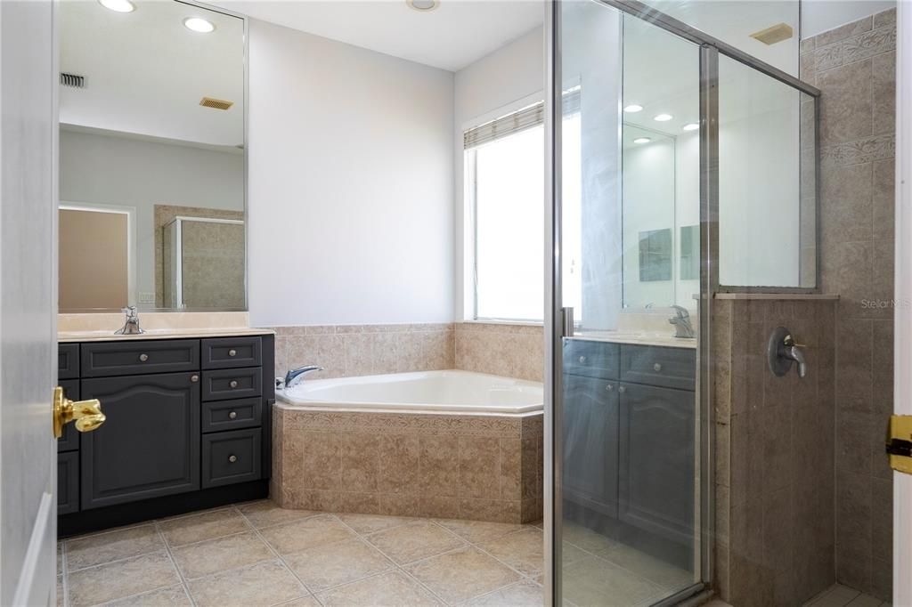 For Rent: $3,100 (4 beds, 2 baths, 2460 Square Feet)