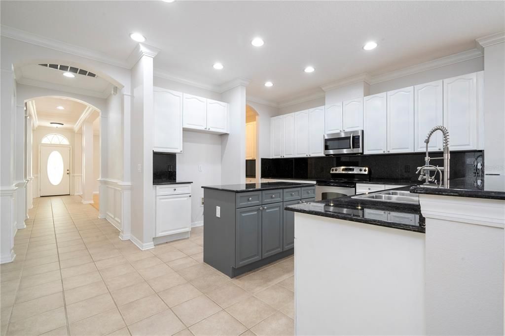For Rent: $3,100 (4 beds, 2 baths, 2460 Square Feet)