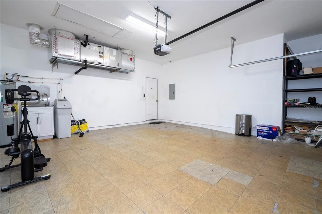 For Rent: $3,100 (4 beds, 2 baths, 2460 Square Feet)