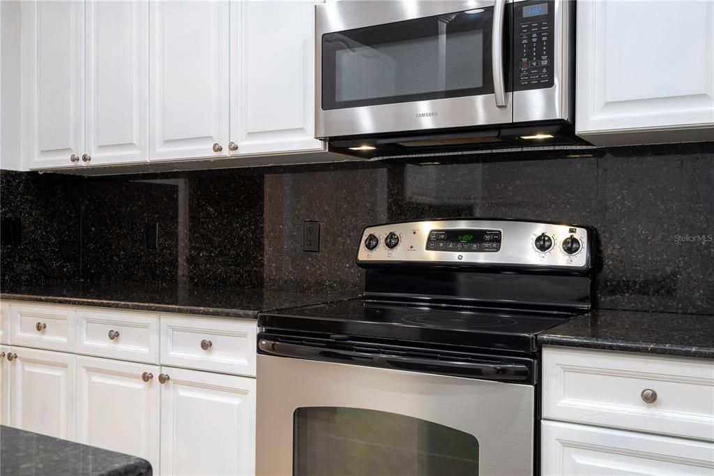 For Rent: $3,100 (4 beds, 2 baths, 2460 Square Feet)