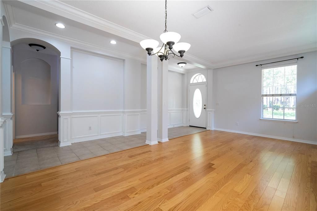 For Rent: $3,100 (4 beds, 2 baths, 2460 Square Feet)