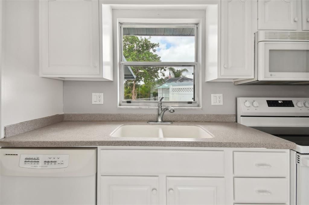 For Rent: $3,300 (3 beds, 1 baths, 1515 Square Feet)