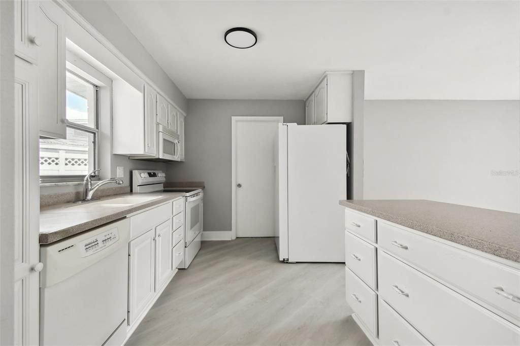 For Rent: $3,300 (3 beds, 1 baths, 1515 Square Feet)