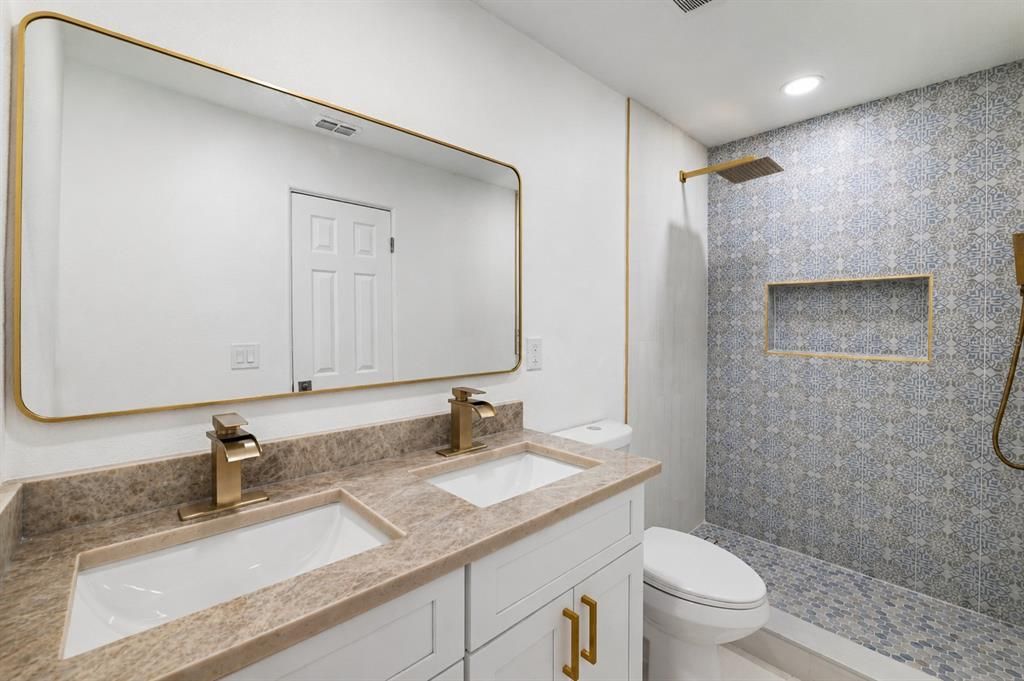 For Sale: $479,000 (4 beds, 3 baths, 1366 Square Feet)