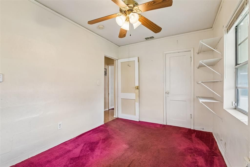 Active With Contract: $190,000 (2 beds, 1 baths, 888 Square Feet)
