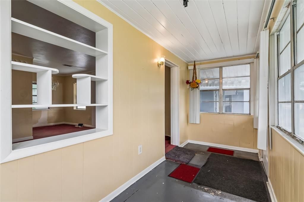 Active With Contract: $190,000 (2 beds, 1 baths, 888 Square Feet)