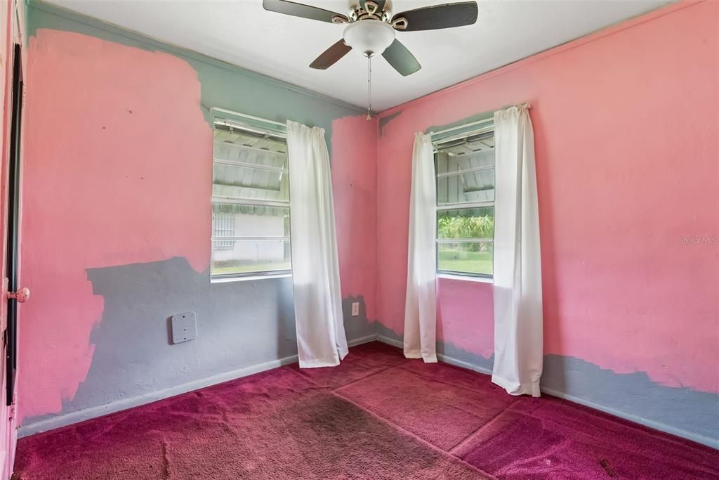 Active With Contract: $190,000 (2 beds, 1 baths, 888 Square Feet)