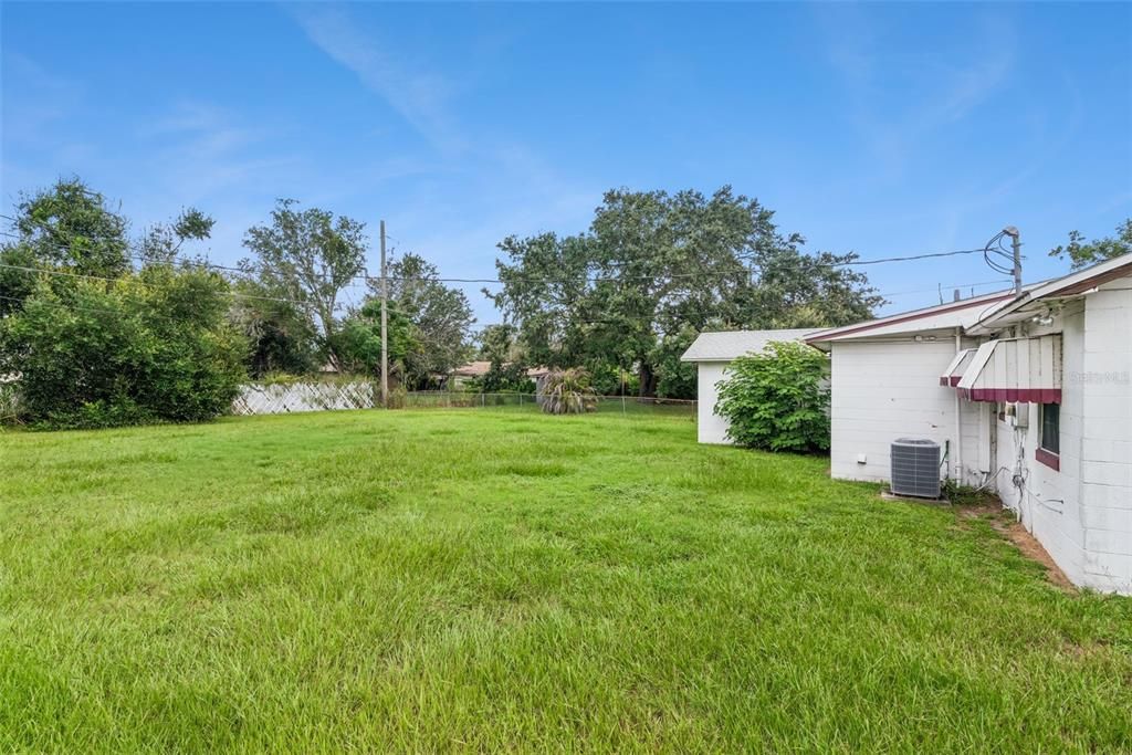 Active With Contract: $190,000 (2 beds, 1 baths, 888 Square Feet)
