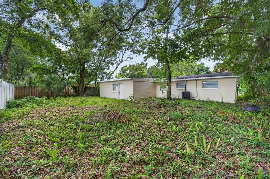 Activo con contrato: $235,000 (4 camas, 1 baños, 1635 Pies cuadrados)
