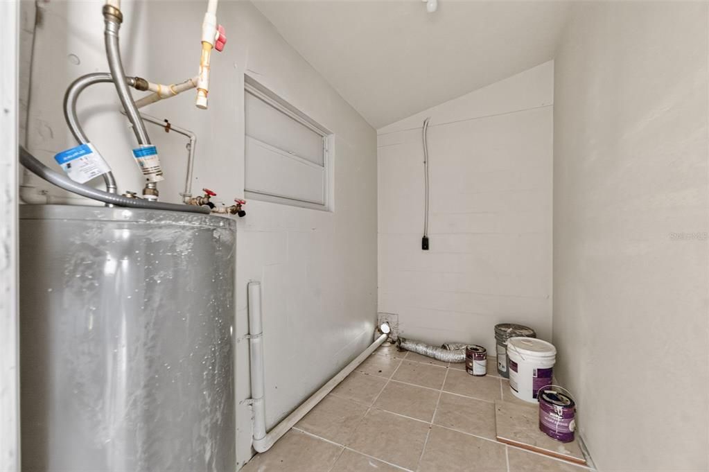 Activo con contrato: $235,000 (4 camas, 1 baños, 1635 Pies cuadrados)