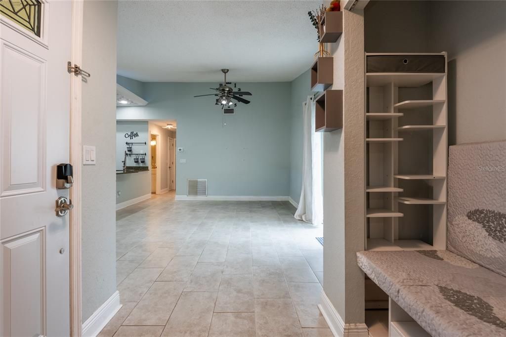 For Sale: $220,000 (2 beds, 2 baths, 815 Square Feet)