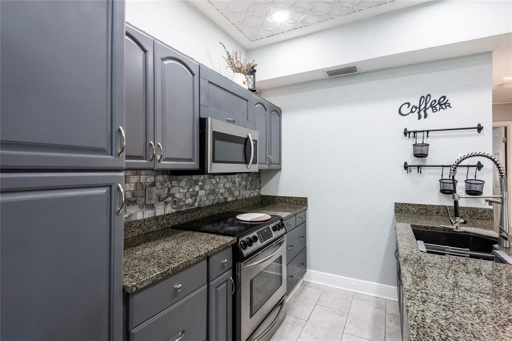 For Sale: $220,000 (2 beds, 2 baths, 815 Square Feet)