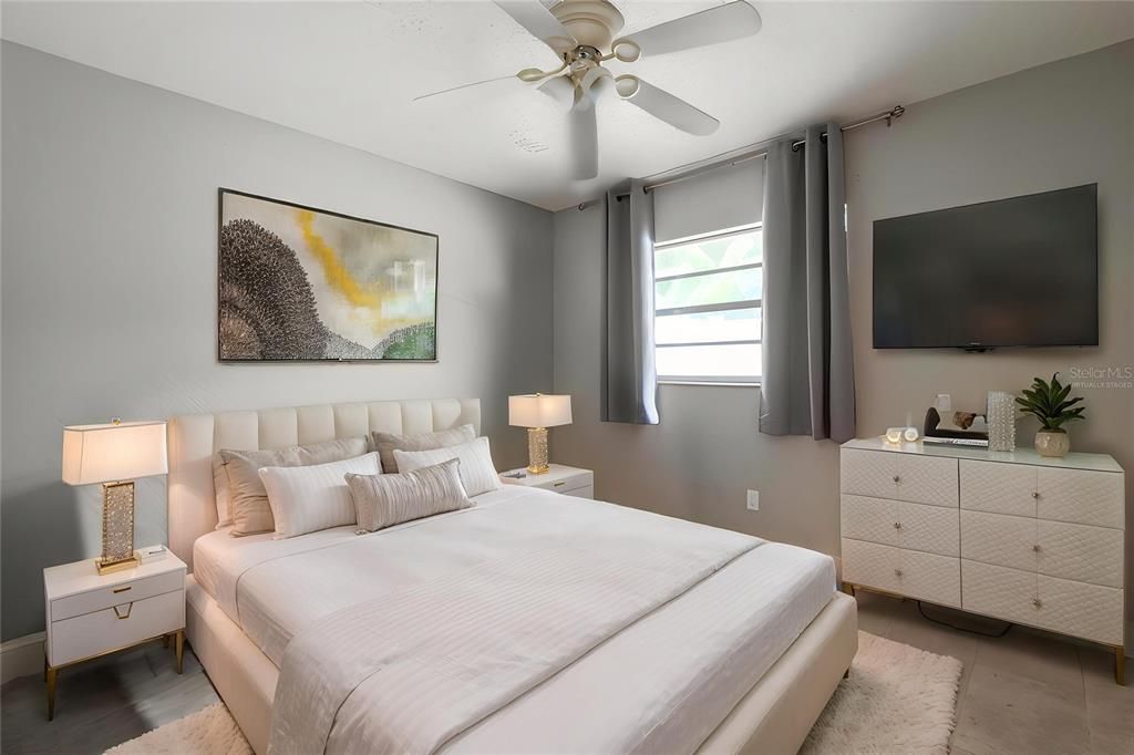 For Sale: $220,000 (2 beds, 2 baths, 815 Square Feet)