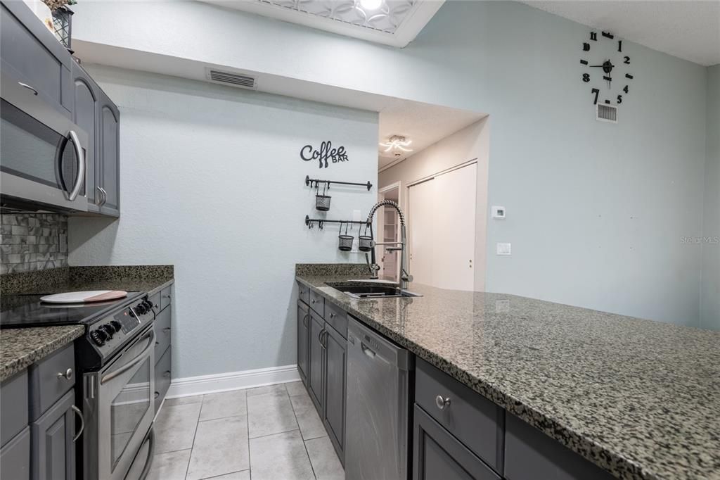 For Sale: $220,000 (2 beds, 2 baths, 815 Square Feet)