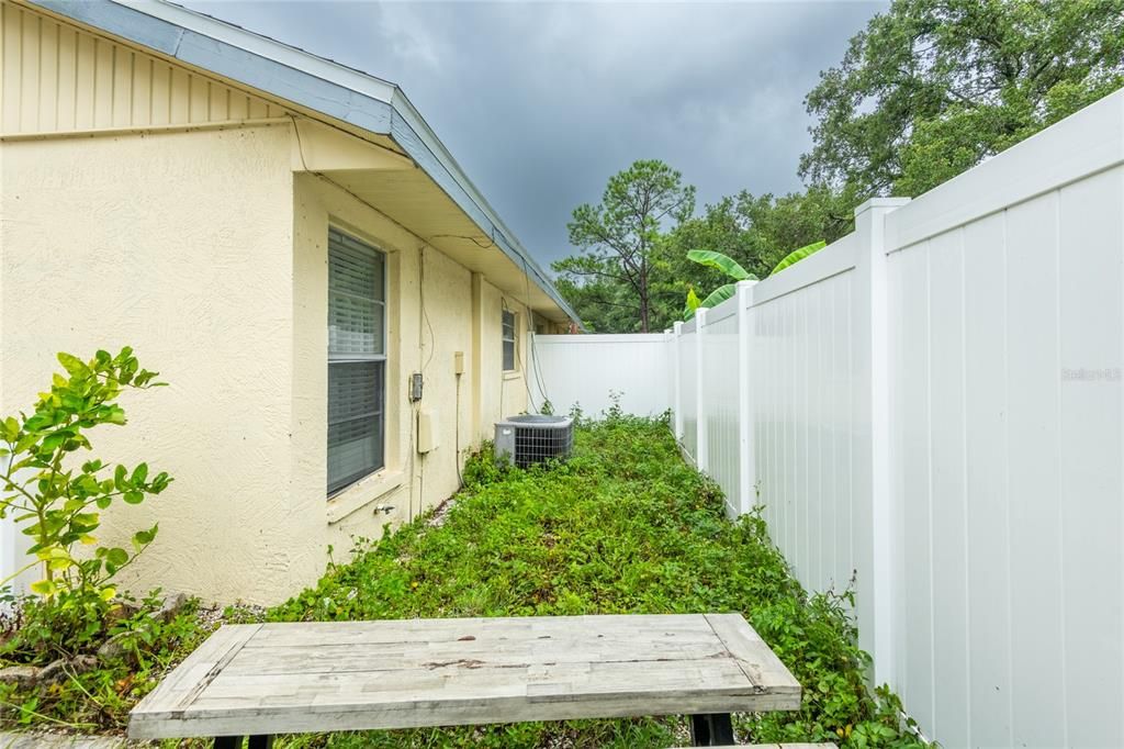 For Sale: $220,000 (2 beds, 2 baths, 815 Square Feet)