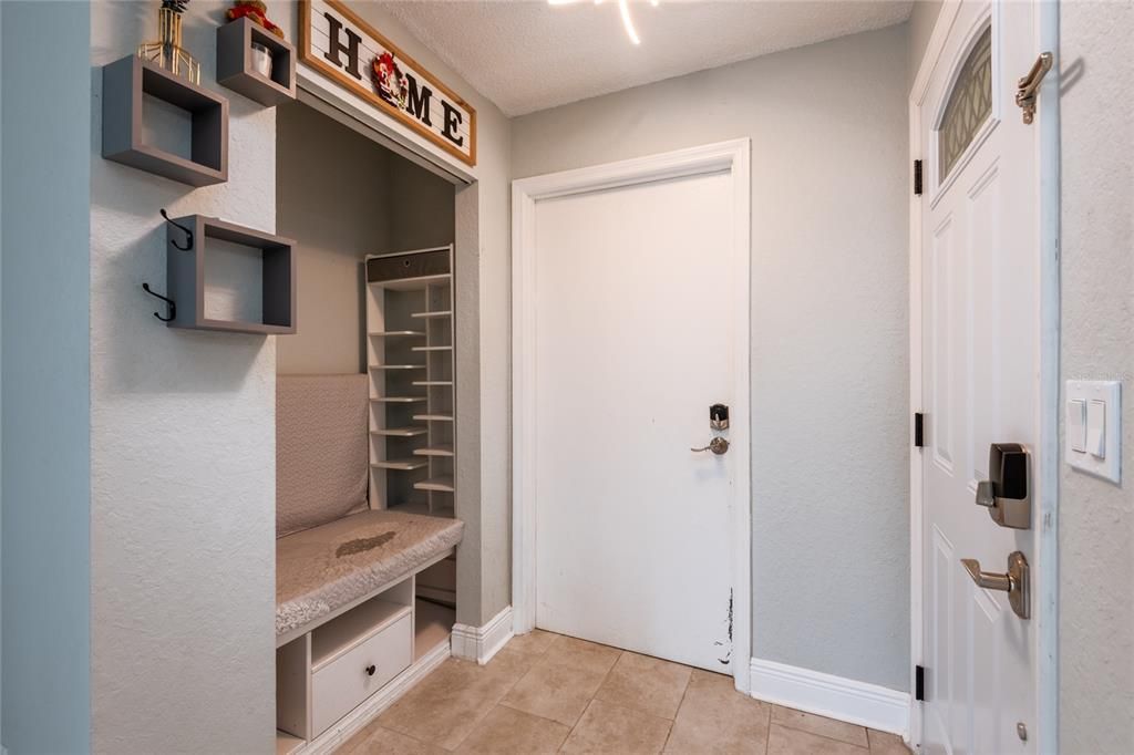 For Sale: $220,000 (2 beds, 2 baths, 815 Square Feet)