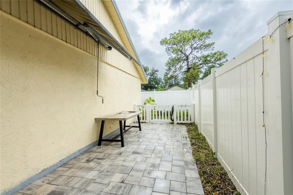 For Sale: $220,000 (2 beds, 2 baths, 815 Square Feet)