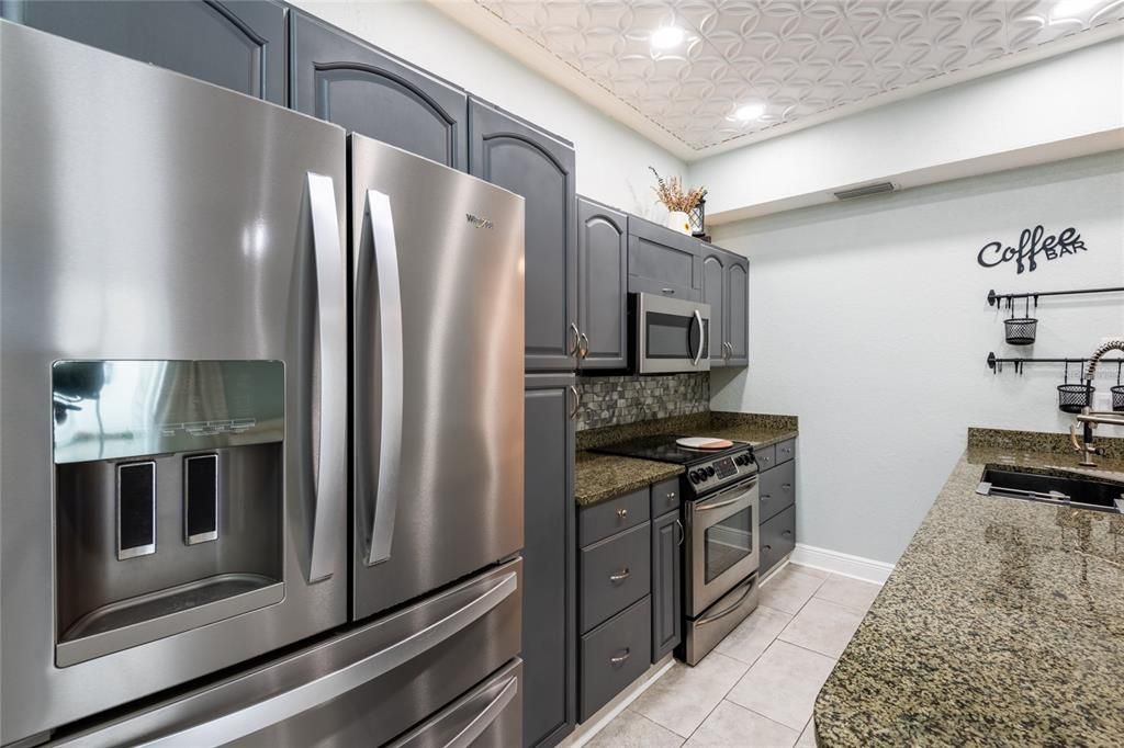For Sale: $220,000 (2 beds, 2 baths, 815 Square Feet)