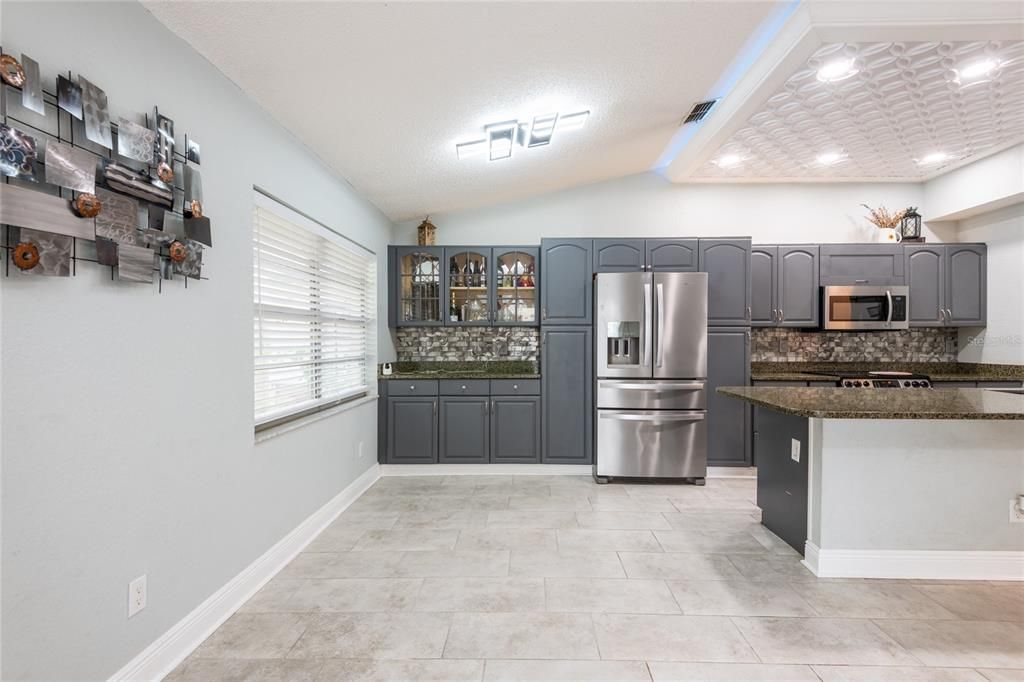 For Sale: $220,000 (2 beds, 2 baths, 815 Square Feet)