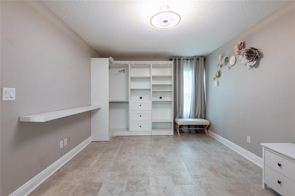 For Sale: $220,000 (2 beds, 2 baths, 815 Square Feet)