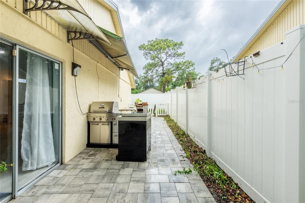 For Sale: $220,000 (2 beds, 2 baths, 815 Square Feet)
