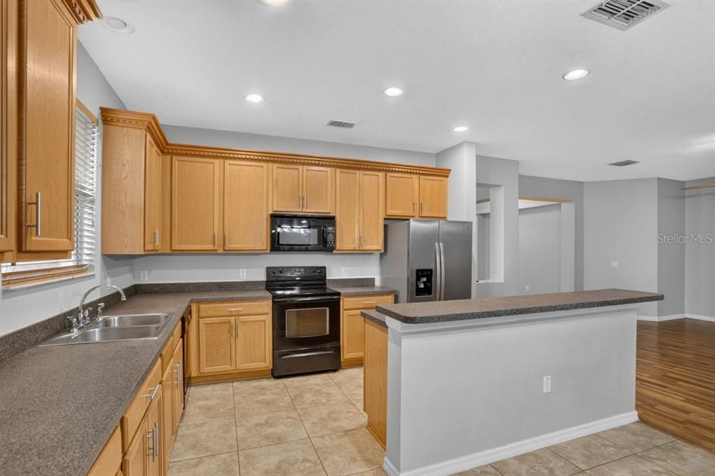 For Sale: $475,000 (4 beds, 2 baths, 2746 Square Feet)