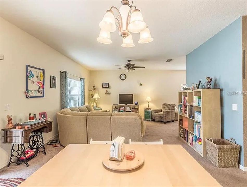 En Venta: $265,000 (4 camas, 3 baños, 1912 Pies cuadrados)