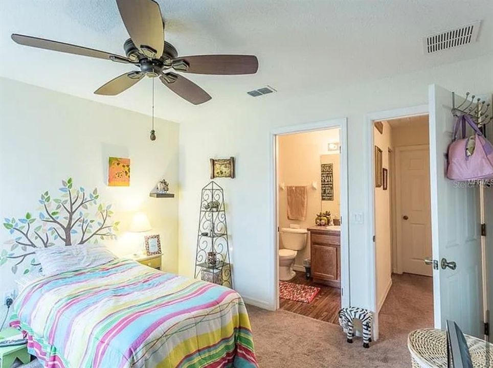 En Venta: $265,000 (4 camas, 3 baños, 1912 Pies cuadrados)
